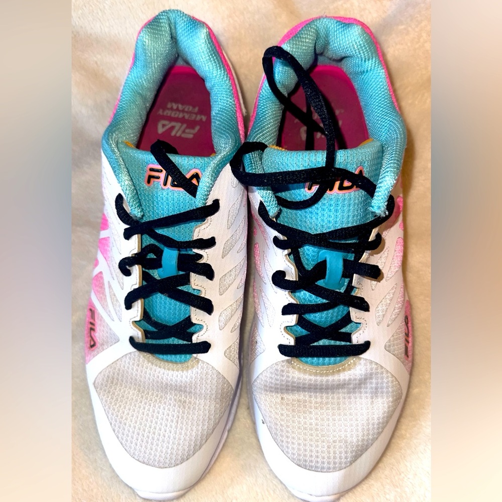 Women’s Fila Tennis Shoes in great condition